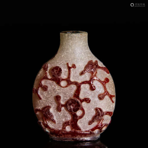 A Chinese Plum Blossom Pattern Glassware Snuff Bottle