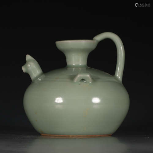 A Chinese Longquan Kiln Cyan Glaze Porcelain Pot