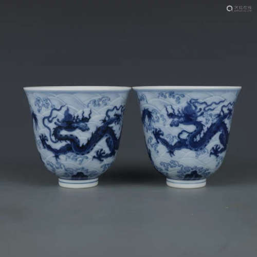 A Pair of Chinese Blue and White Dragon Pattern Porcelain Zups