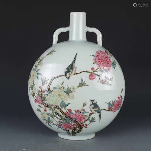 A Chinese Enamel Flower&Bird Pattern Porcelain Vase