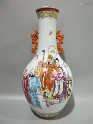 A Chinese Famille Rose Figures Painted Porcelain Vase