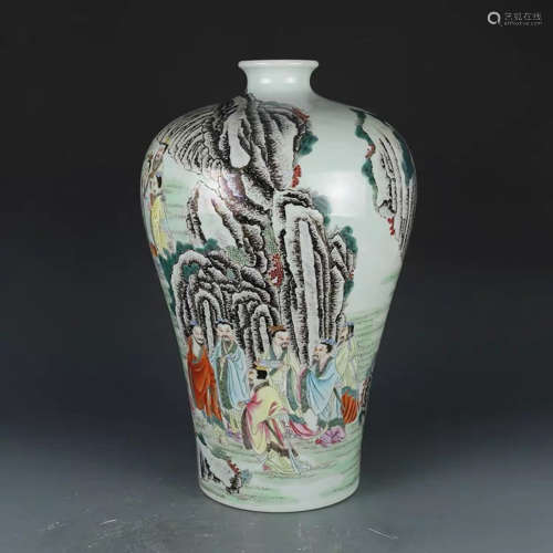 A Chinese Enamel Figure Painted Porcelain Vase