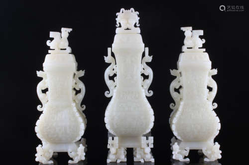 A Set od Chinese Hetian Jade Vase