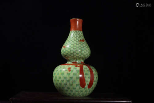 A Chinese Porcelain Gourd-shaped Vase