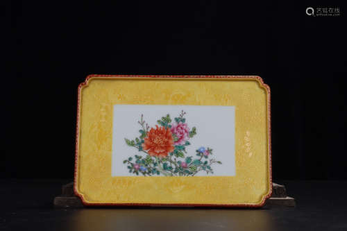 A Chinese Famille Rose Gild Floral Porcelain Tray