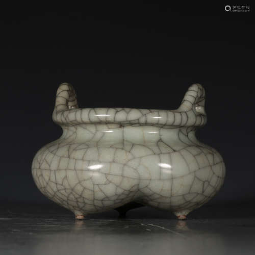 A Chinese Royal Kiln Porcelain Three-legged Incense Burner