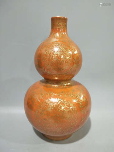A Chinese Iron Red Gild Dragon Pattern Porcelain Gourd-shaped Vase