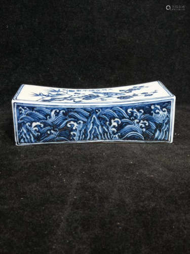 A Chinese Blue and White Floral Porcelain Pillow