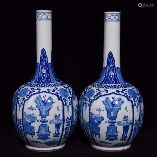 A Chinese Blue and White Floral Porcelain Vase