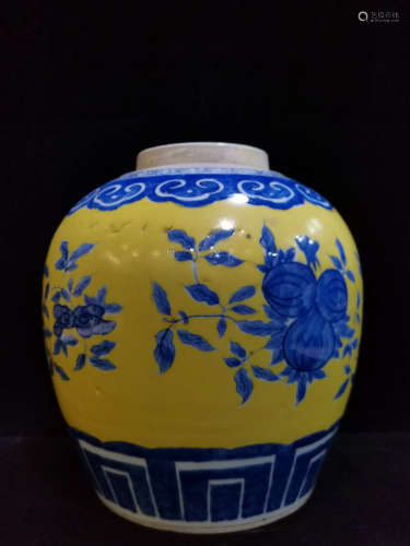 A Chinese Blue and White Yellow Glaze Bottom Floral Porcelain Jar