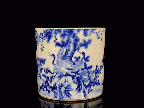 A Chinese Blue and White Floral Porcelain Brush Pot