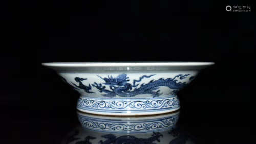 A Chinese Blue and White Dragon Pattern Porcelain Fruit Plate