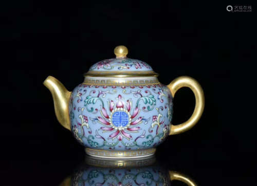 A Chinese Enamel Gild Floral Porcelain Pot