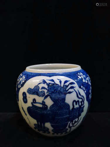 A Chinese Blue and White Floral Porcelain Jar