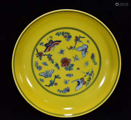 A Chinese Yellow Glazed Floral Porcelain Plate