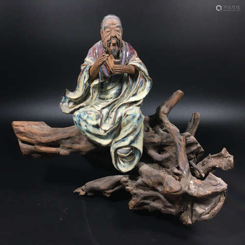 A Chinese Porcelain Figure Statue