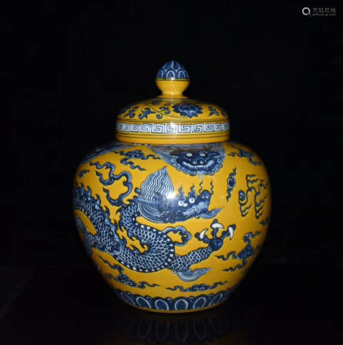 A Chinese Yellow Blue and White Dragon Pattern Porcelain Jar