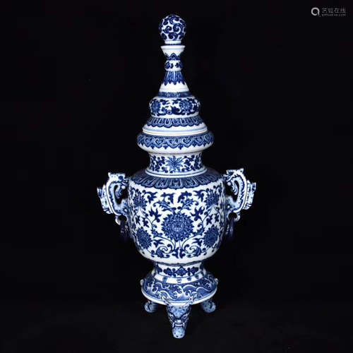 A Chinese Blue and White Floral Porcelain Double Ears Vase