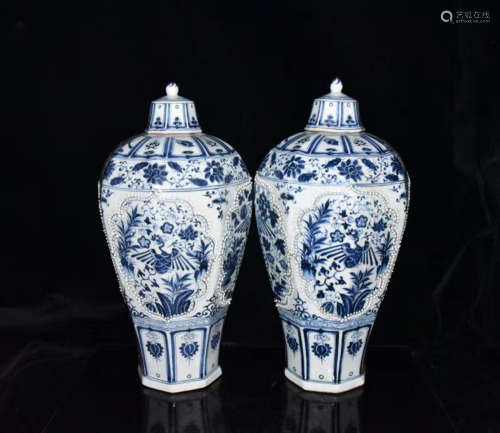 A Pair of Chinese Blue and White Floral Porcelain Vase