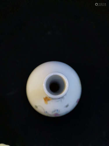 A Chinese Famille Rose Floral Porcelain Flask