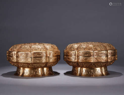A Pair of Chinese Flower Carved Gild Silver Box with Cover