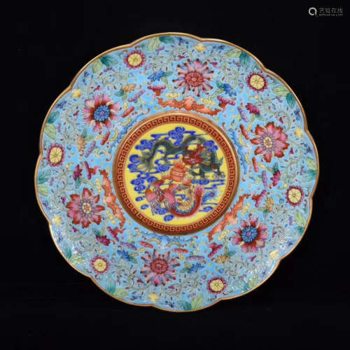 A Chinese Famille Rose Dragon Pattern Porcelain Plate