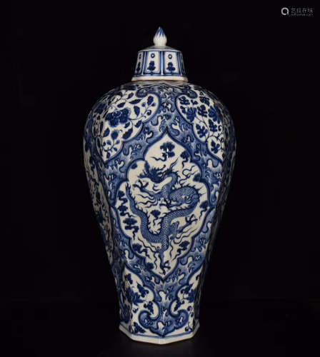 A Chinese Blue and White Dragon Pattern Porcelain Vase with Cover