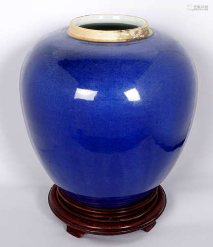 A CHINESE QING BLUE GLAZE PORCELAIN VASE