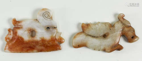 A MONKEY AND HORSE SHAPED JADE PENDENT