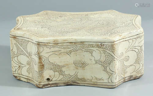 A WHITE GLAZE PILLOW PAINTED WITH DRAGON PATTERN