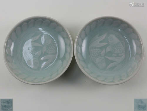 PAIR OF ZHONGGUO LONGQUAN MARK DISHES