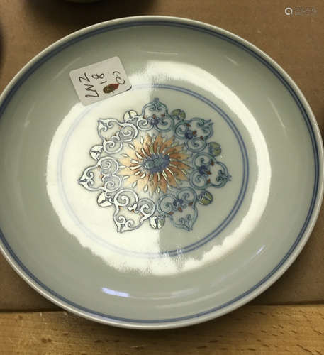 PAIR OF FAMILLE ROSE GLAZE FLOWER PATTERN PLATE