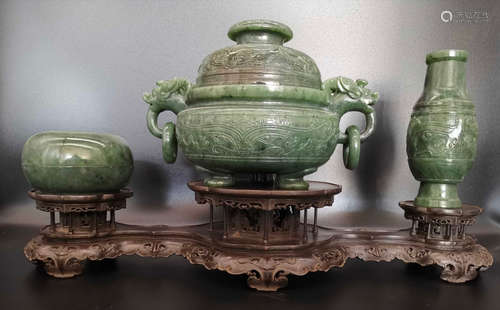 A GREEN JADE CENSER CARVED WITH PATTERN WITH ZITAN WOOD BASE