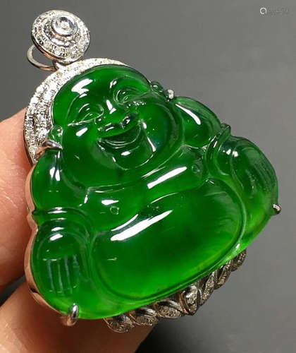 A JADEITE MAITREYA BUDDHA PENDANT EMBEDDED WITH 18K GOLD