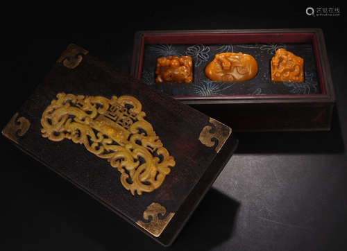 SET OF TIANHUANG STONE SEAL CARVED WITH DRAGON