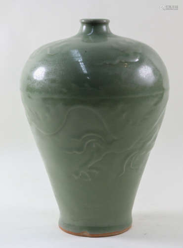 A LONGQUAN YAO DRAGON PATTERN MEI VASE