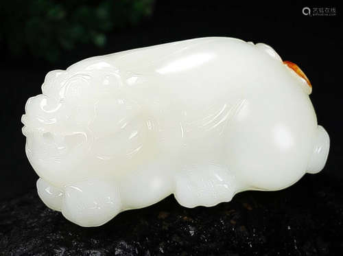 A HETIAN JADE CARVED AUSPICIOUS BEAST