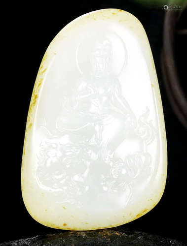 A HETIAN JADE CARVED GUANYIN BUDDHA