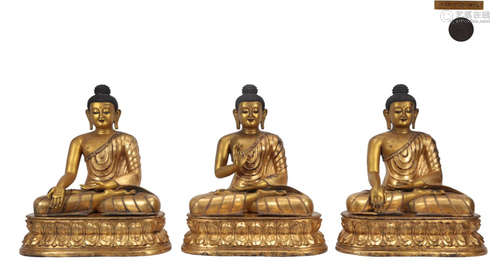 SET OF GILT BRONZE BUDDHA STATUE