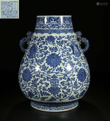 A BLUE&WHITE GLAZE EAR VASE PAINTED WITH LOTUS FLOWER PATTERN