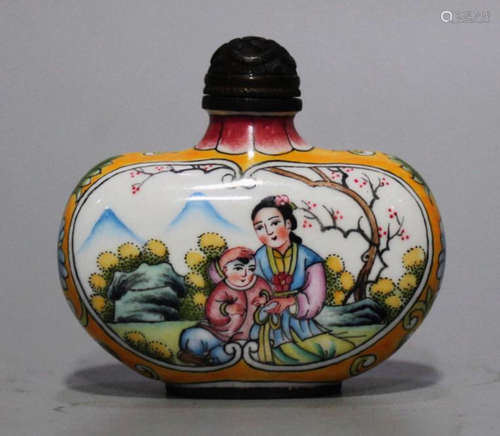 A COPPER SNUFF BOTTLE PAINTED WITH FIGURE PATTERN