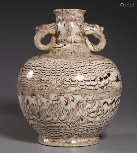 A YU YAO EAR VASE