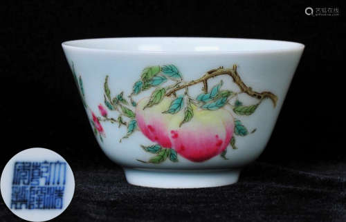 A FAMILLE ROSE GLAZE BOWL PAINTED WITH PEACH PATTERN