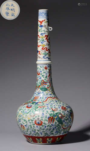 A DOUCAI GLAZE VASE PAINTED WITH WRAPPED FLOWER