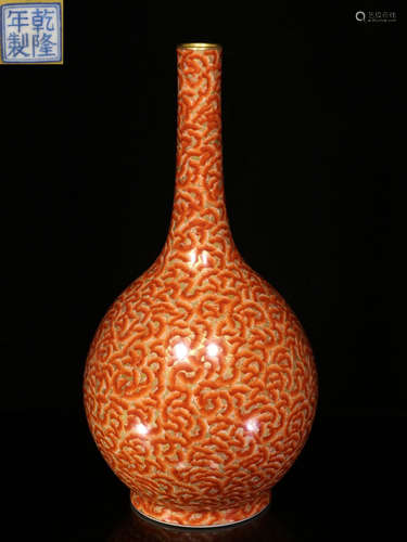 A GLAZE OUTLINE IN GLOD LONG-NECK VASE