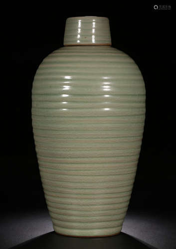 A YAOZHOU YAO MEIPING VASE WITH PATTERN