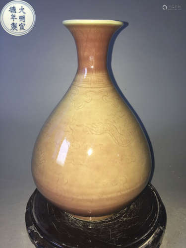 A UNDERGLAZE RED VASE WITH DRAGON PATTERN