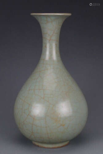 A GREEN KILN GLAZE VASE