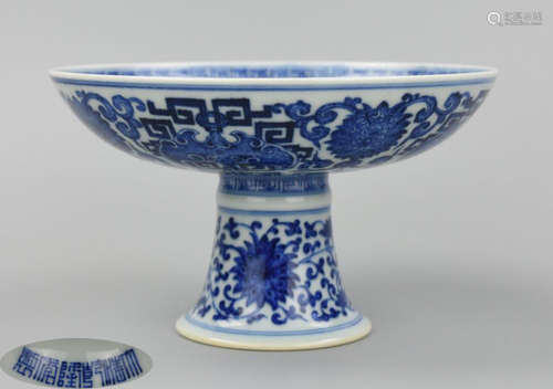 CHINESE B&W BAT&FLOWER STEM DISH W/ QIANLONG MARK