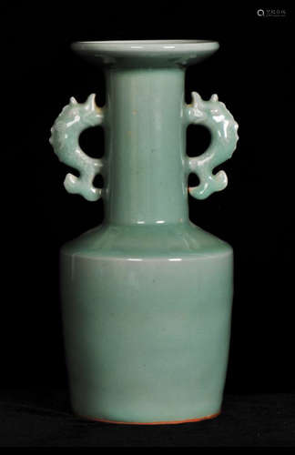 A LONGQUAN YAO GREEN GLAZE VASE WITH EARS